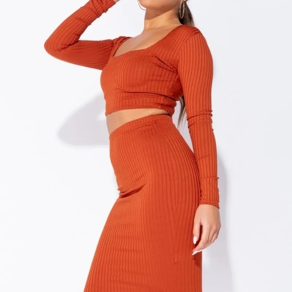 JOHANNA CROP TOP & MIDI SKIRT SET - Picture 4 of 8